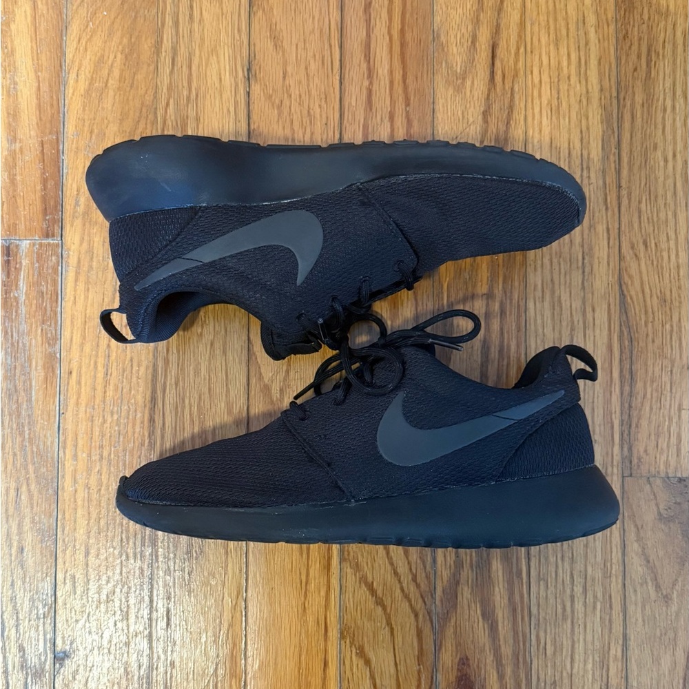 Nike Roshe Runs (Triple Black)